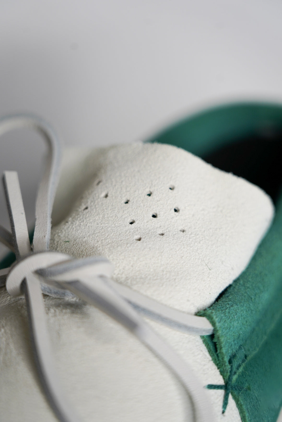 THE GOLDA | EVERGREEN/EGRET SUEDE